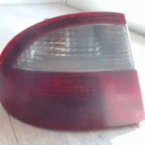 Akció DAEWOO LANOS -01 Bal külső hátsó lámpa 4 ajtós bontott alkatrész
