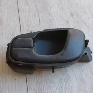 Akciós ár DAEWOO LANOS 01- Bal első belső kilincs 5 ajtós bontott alkatrész