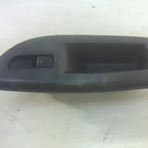 Rendeld meg most DAEWOO NUBIRA 99-03 Jobb első ablakemelő kapcsoló 4 ajtós bontott alkatrész