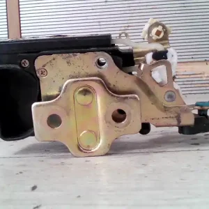 Outlet DAEWOO Tacuma 02-08 Jobb hátsó ajtó zárszerkezet központi záras ferdehátú kivitel 5 ajtós bontott alkatrész