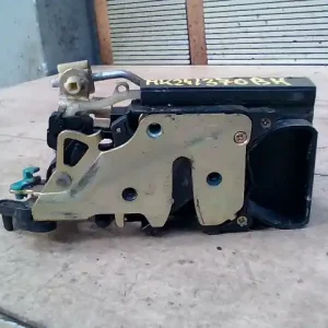 Rendeld meg most DAEWOO Tacuma 99-04 Bal hátsó ajtó zárszerkezet központi záras 5 ajtós bontott alkatrész