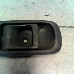 DAIHATSU APPLAUSE Bal első belső kilincs bontott alkatrész Azonnal elérhető