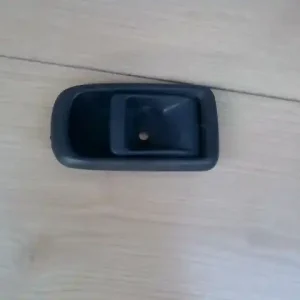 DAIHATSU CHARADE -92 Bal első belső kilincs bontott alkatrész Biztonságos vásárlás