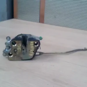 Vedd meg most DAIHATSU CHARADE -92 Jobb első ajtó zárszerkezet mechanikus bontott alkatrész
