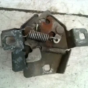 DAIHATSU CHARADE -92 Motorháztető zár bontott alkatrész Utolsó esély