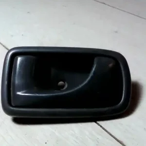 DAIHATSU COURE Bal első belső kilincs bontott alkatrész Gyors szállítás