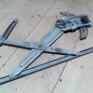 Nézd meg most DAIHATSU COURE Jobb első ablakemelő szerkezet mechanikus bontott alkatrész