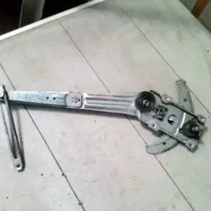 Szuper akció DAIHATSU MOVE 94.06-99-11 Jobb első ablakemelő szerkezet mechanikus bontott alkatrész