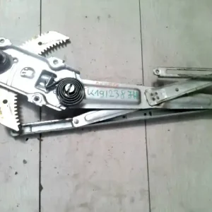 Azonnali szállítás DAIHATSU MOVE 94.06-99-11 Jobb hátsó ablakemelő szerkezet mechanikus bontott alkatrész