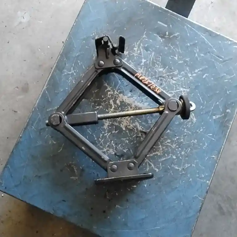 Vásárlói kedvenc FIAT PUNTO I. Autóemelő kurbli nélkülbontott alkatrész