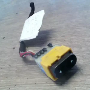 Végkiárusítás FIAT PUNTO I. Jobb első ablakemelő kapcsoló bontott alkatrész