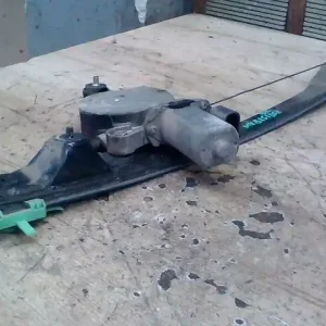 Vedd meg online FIAT PUNTO II. Bal első ablakemelő szerkezet elektromos 5 ajtós bontott alkatrész