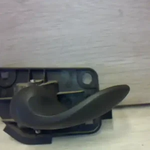 Vedd meg most FIAT PUNTO II. Bal hátsó belső kilincs 5 ajtósbontott alkatrész