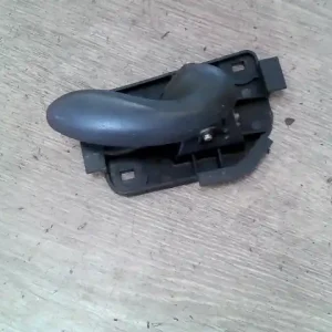 Vedd meg most FIAT PUNTO II. Jobb első belső kilincs bontott alkatrész