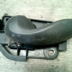 Vedd meg online FIAT PUNTO III. Bal hátsó belső kilincs bontott alkatrész