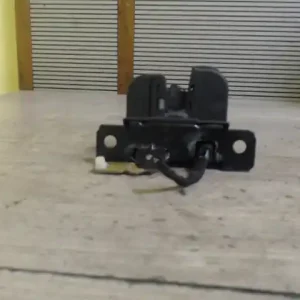 Szuper ajánlat SEAT LEON 99- Csomagtér ajtó zárszerkezet 5 ajtós bontott alkatrész