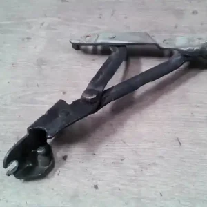 Népszerű SEAT Toledo 1999.04.01-2004.09.30 Csomagtérajtó jobb ajtózsanér bontott alkatrész