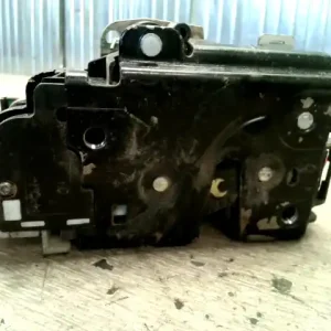 Szezonális akció SKODA FABIA 99-07 Jobb hátsó ajtó zárszerkezet központi záras 5 ajtós, ferdehátú bontott alkatrész