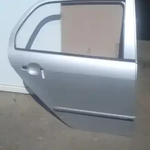 Utolsó esély SKODA FABIA 99-07 Jobb hátsó ajtó. ezüst 5 ajtós bontott alkatrész