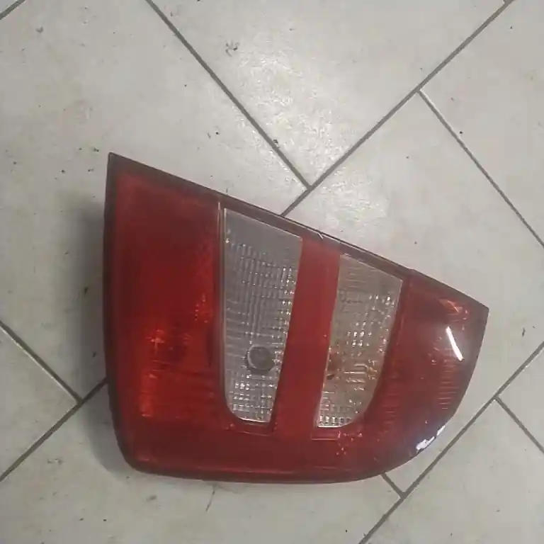 Gyors kiszállítás SKODA FABIA 99-07 Jobb hátsó lámpa ferdehátú kivitelbontott alkatrész