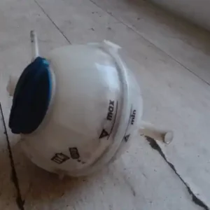 Kedvezményes ár SKODA FABIA 99-07 Kiegyenlítő tartály bontott alkatrész