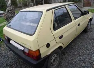 Gyors szállítás SKODA FAVORIT Bal külső hátsó lámpa5 ajtós bontott alkatrész