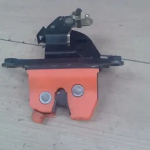 Kedvezményes ár SKODA OCTAVIA 00-04 Csomagtér ajtó zárszerkezet 5 ajtós bontott alkatrész