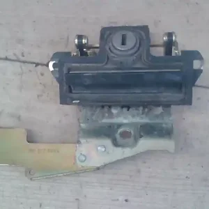 Szuper akció SKODA OCTAVIA 00-04 Csomagtérajtó kilincs dugózárral, kulcs nélkül,5 ajtós bontott alkatrész