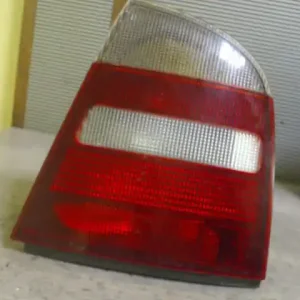 SKODA OCTAVIA 00-04 Jobb hátsó lámpa 4 ajtós bontott alkatrész Legkelendőbb