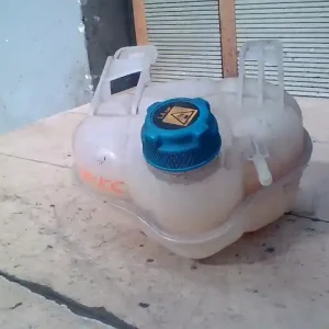 Újdonság SKODA OCTAVIA 00-04 Kiegyenlítő tartály bontott alkatrész