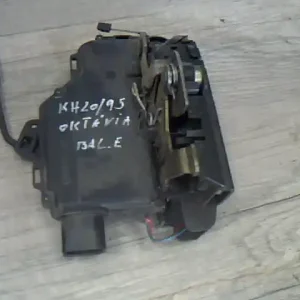 SKODA OCTAVIA 97-00 Bal első ajtó zárszerkezet központi záras centrálosbontott alkatrész Kihagyhatatlan ajánlat