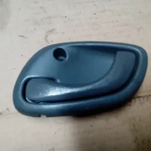 Végkiárusítás SUZUKI ALTO 02-09 Bal hátsó belső kilincs bontott alkatrész