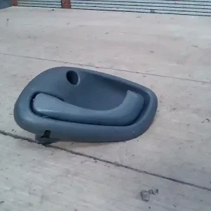 Újdonság SUZUKI ALTO 02-09 Bal hátsó belső kilincs bontott alkatrész