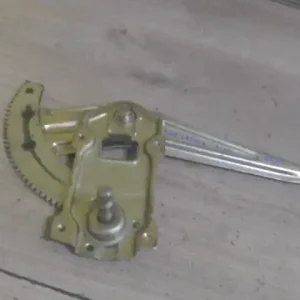 Vásárlói kedvenc SUZUKI ALTO 02-09 Jobb hátsó ablakemelő szerkezet mechanikus 5 ajtós bontott alkatrész