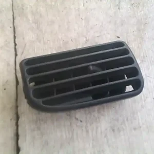 Szuper akció SUZUKI ALTO 02-09 Szellőző bontott alkatrész