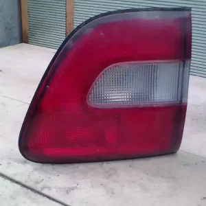 Azonnal elérhető SUZUKI Baleno 1998.09.01-2002.12.31 Bal belső hátsó lámpa kombi bontott alkatrész