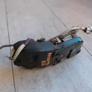 Végkiárusítás SUZUKI Baleno 1998.09.01-2002.12.31 Bal első ajtó zárszerkezet központi záras kombi bontott alkatrész