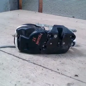 Vedd meg online SUZUKI Baleno 1998.09.01-2002.12.31 Jobb első ajtó zárszerkezet központizáras bontott alkatrész