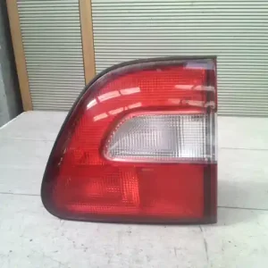 Vedd meg online SUZUKI BALENO 95-98 Bal belső hátsó lámpa kombi bontott alkatrész