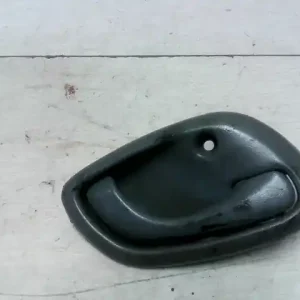 Azonnal elérhető SUZUKI BALENO 95-98 Jobb hátsó belső kilincs 4 ajtósbontott alkatrész