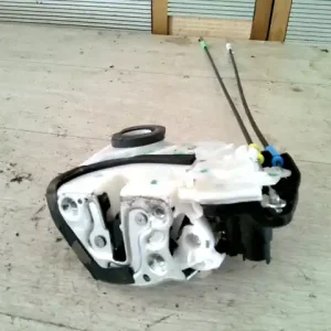 Árengedmény SUZUKI Celerio 2014.03.01- Bal hátsó ajtó zárszerkezet központi záras bontott alkatrész