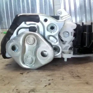 Vedd meg online SUZUKI Celerio 2014.03.01- Jobb hátsó ajtó zárszerkezet központi záras bontott alkatrész