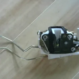 Utolsó esély SUZUKI IGNIS Bal első ajtó zárszerkezet mechanikus bontott alkatrész