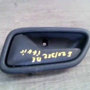 Végkiárusítás SUZUKI IGNIS Bal első belső kilincs 5 ajtós bontott alkatrész