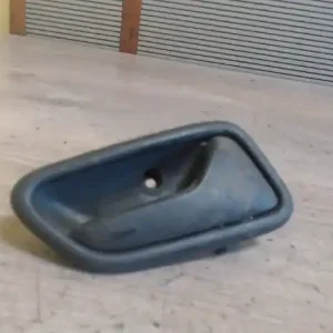 Vedd meg online SUZUKI IGNIS Jobb első belső kilincs bontott alkatrész