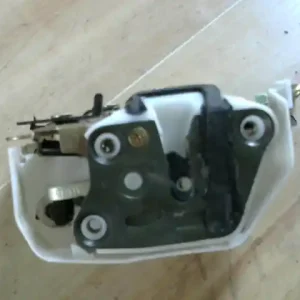 Árcsökkenés SUZUKI IGNIS Jobb tolóajtó zárszerkezet bontott alkatrész