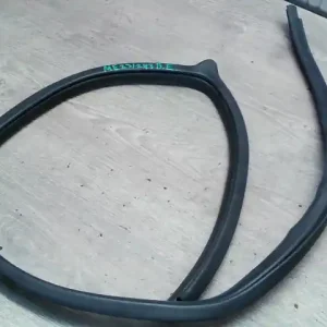 Árengedmény SUZUKI LIANA Bal első ajtó kéder gumi üvegvezető bontott alkatrész