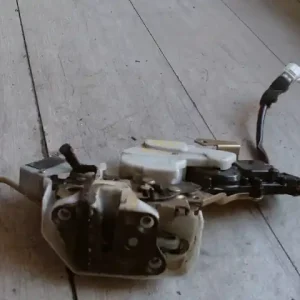 Ajánlat SUZUKI LIANA Bal hátsó ajtó zárszerkezet központi záras 5 ajtós bontott alkatrész