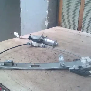 Alacsony ár SUZUKI LIANA Jobb hátsó ablakemelő szerkezet elektromos kombi bontott alkatrész