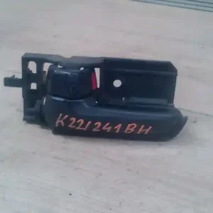 Azonnal elérhető SUZUKI SWIFT 05-10 Bal hátsó belső kilincs 5 ajtós bontott alkatrész